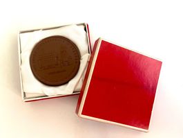 Meissener Porzellanmedaille „100 Jahre Straßenbahn Dresden“