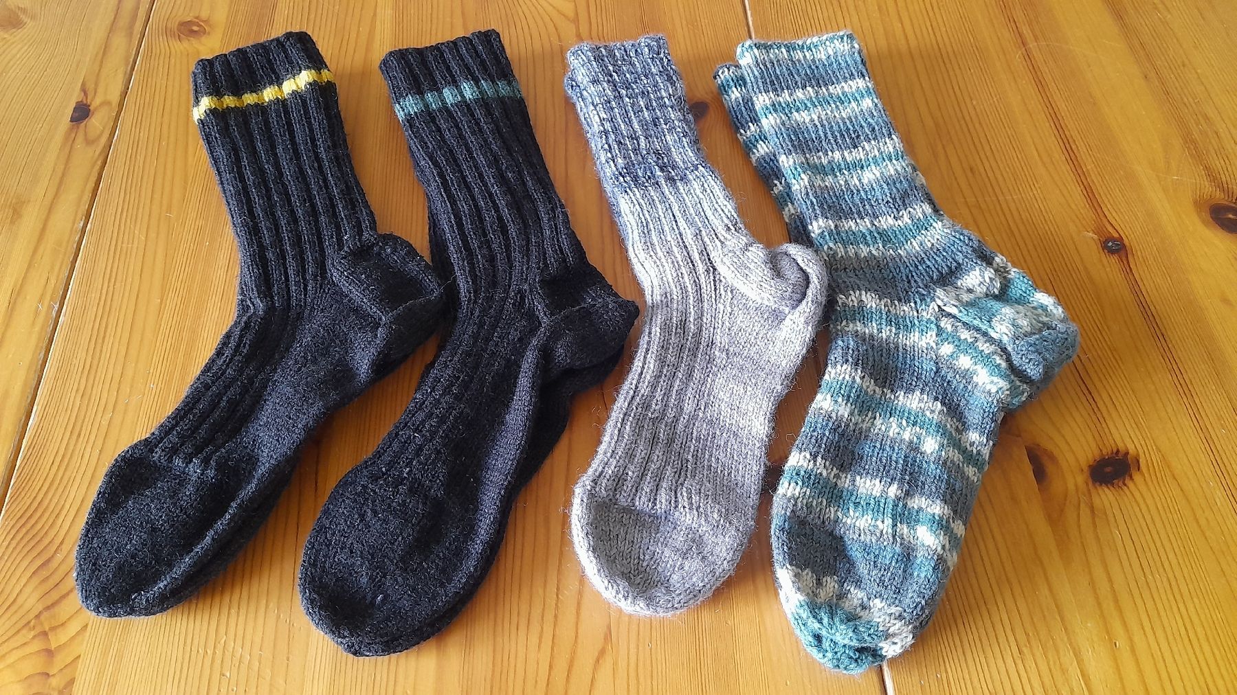 Calze: Socken Handgestrickt 4 Paar – Usato da Nesslau venduto da Churfirsten08