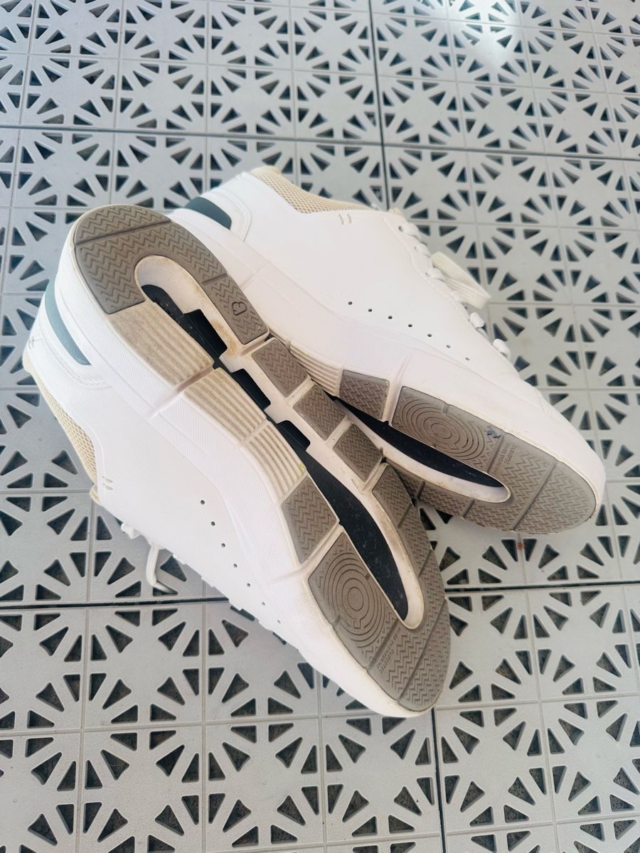 On Scarpe da donna: On Running The Roger Sneaker – Usato da Seuzach venduto da Kingman11 1