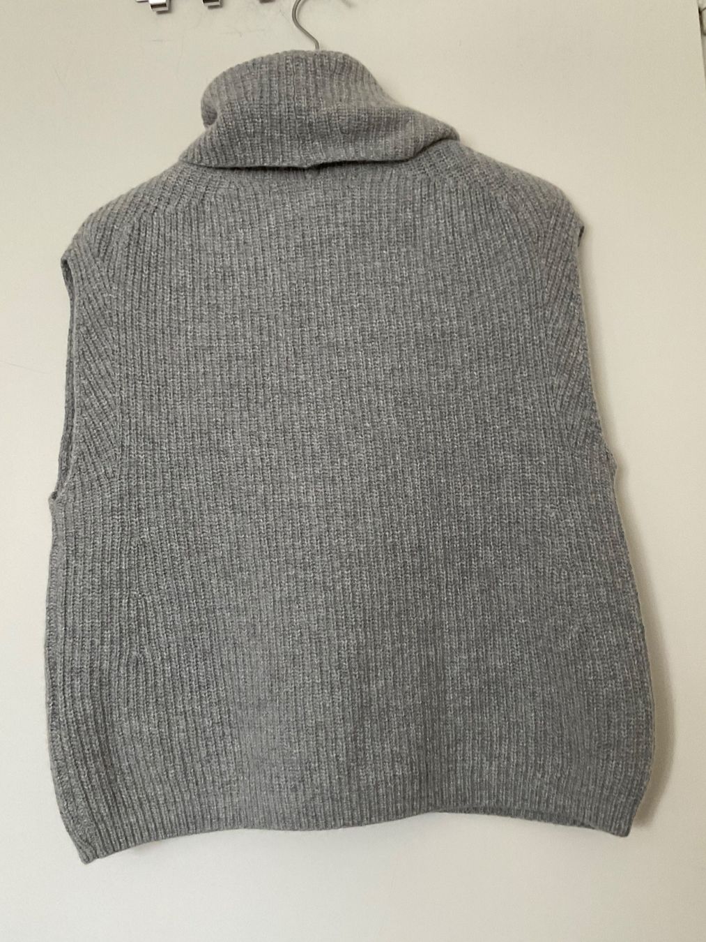 Hallhuber Maglioni & Felpe: HALLHUBER Wolle mit Kaschmir Pullunder Gr XS Hellgrau – Usato da Urdorf venduto da alda02 4
