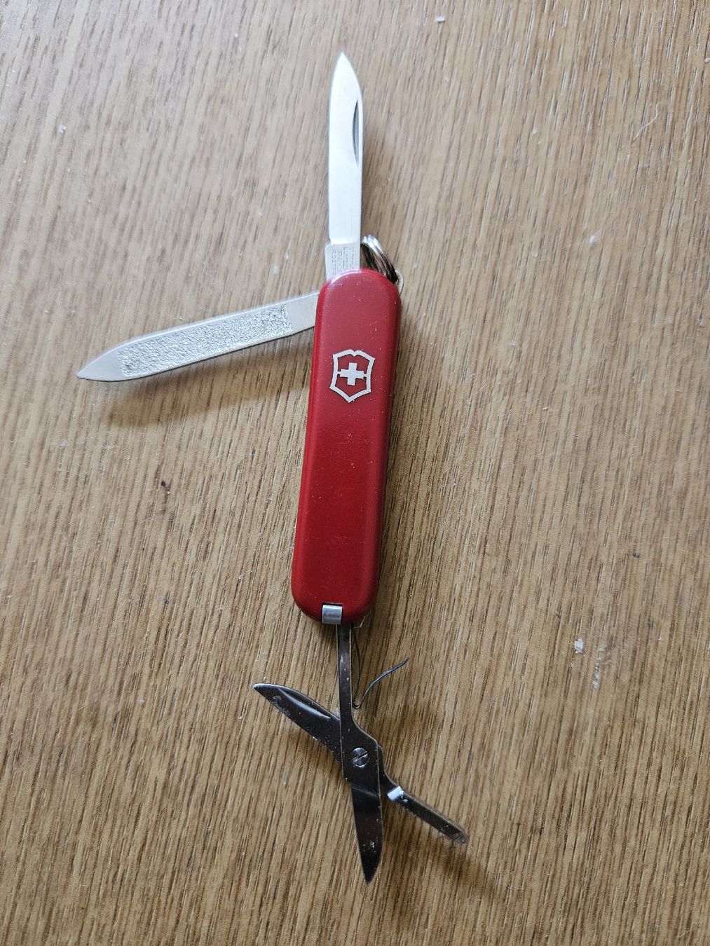 Victorinox Coltelli tascabile: petit couteaux suisse  – Usato da Paudex venduto da dro_zh86