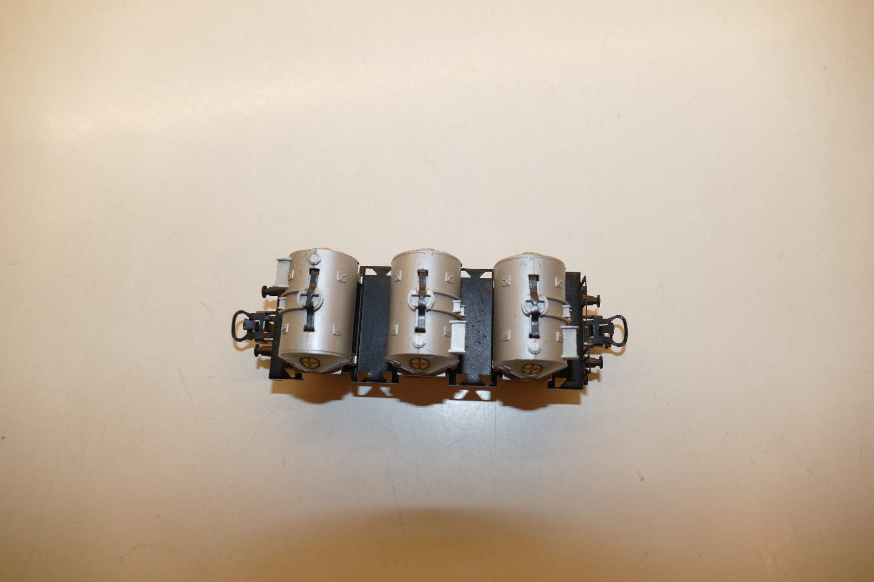 Märklin Modellini di ferrovie: Märklin H0: DB Behältertragwagen Bayer – Usato da Niederhasli venduto da rail-duerst 4