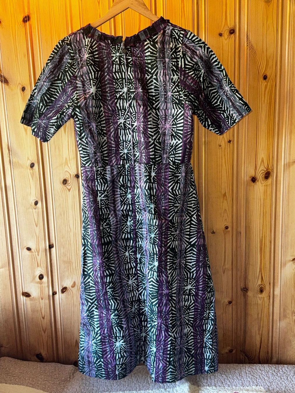 Vestiti: Robe VINTAGE imprimée violette et verte taille 12 – Usato da Ovronnaz venduto da Etagne68 1