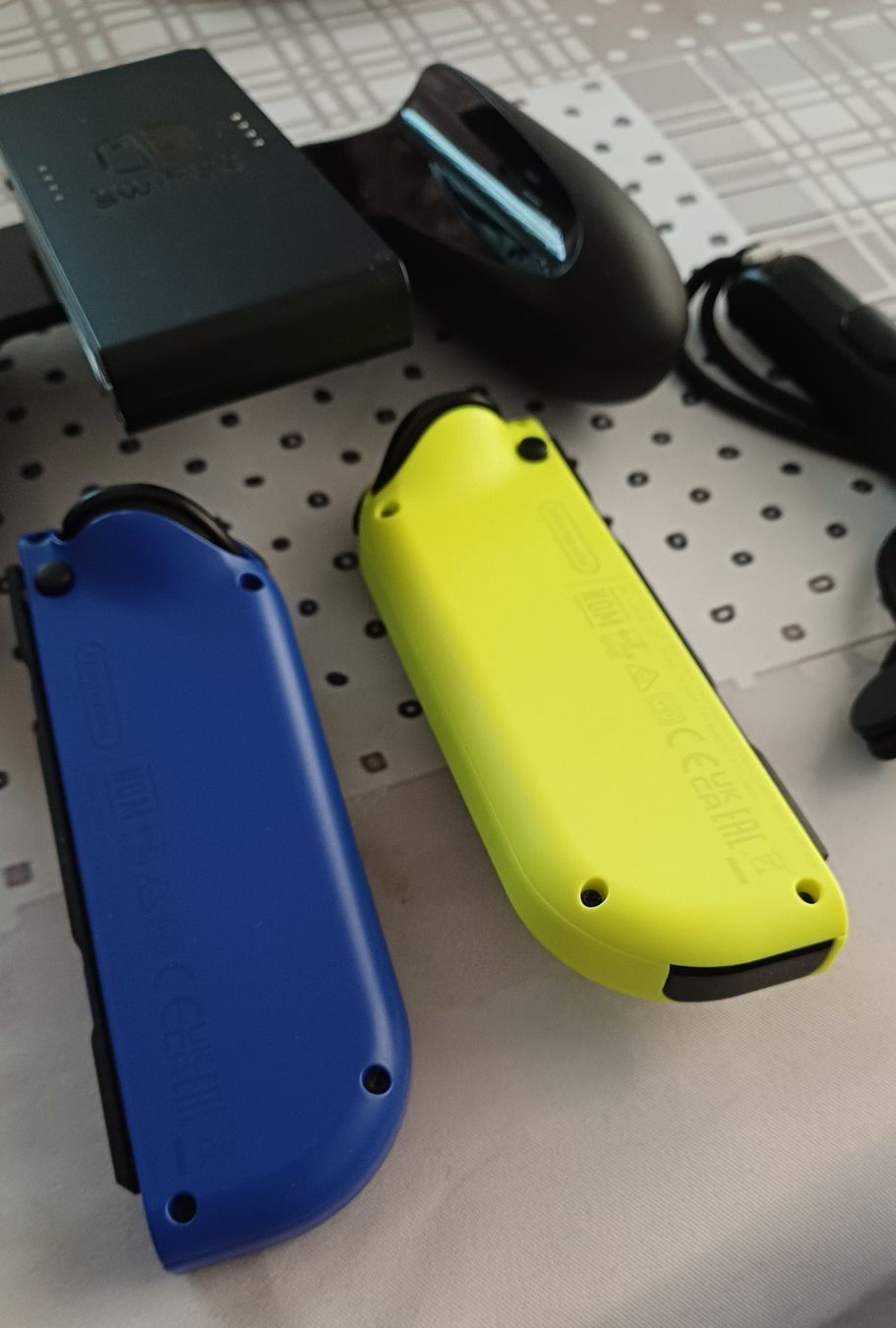 Manettes: JOY CON ORIGINAL NINTENDO SWITCH – Neuf (Voir description) à Villars-le-Terroir par Hamtaro71 3