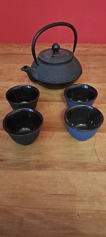 Teiere: Steingut Teekanne mit 4 Tassen – Usato da Luzern venduto da rut_nc9d