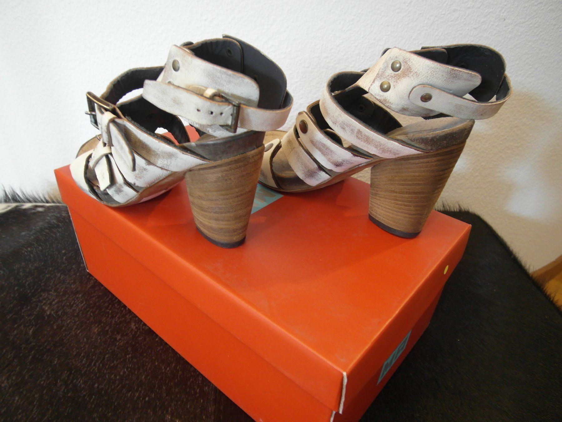 Moma Scarpe da donna: Weisse MoMas 37 – Nuovo e nell'imballaggio originale da Luzern venduto da schuhparadies159 2