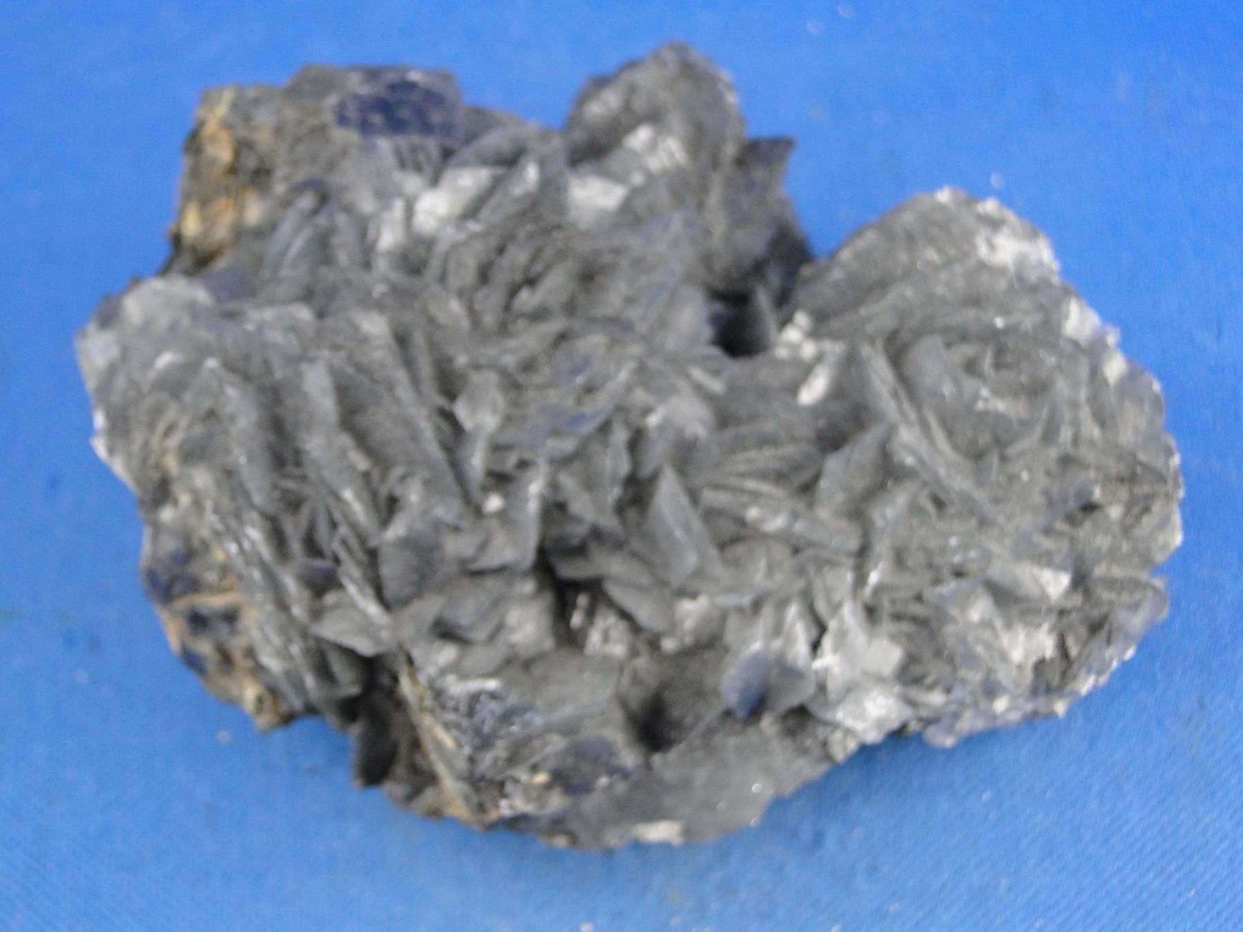 Minerali & Pietre curative: Calcit mit Boulangerit-Einschluessen – Usato da Schinznach Bad venduto da Demerald 4