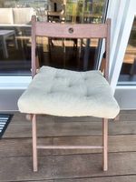 Chaise et coussins IKEA