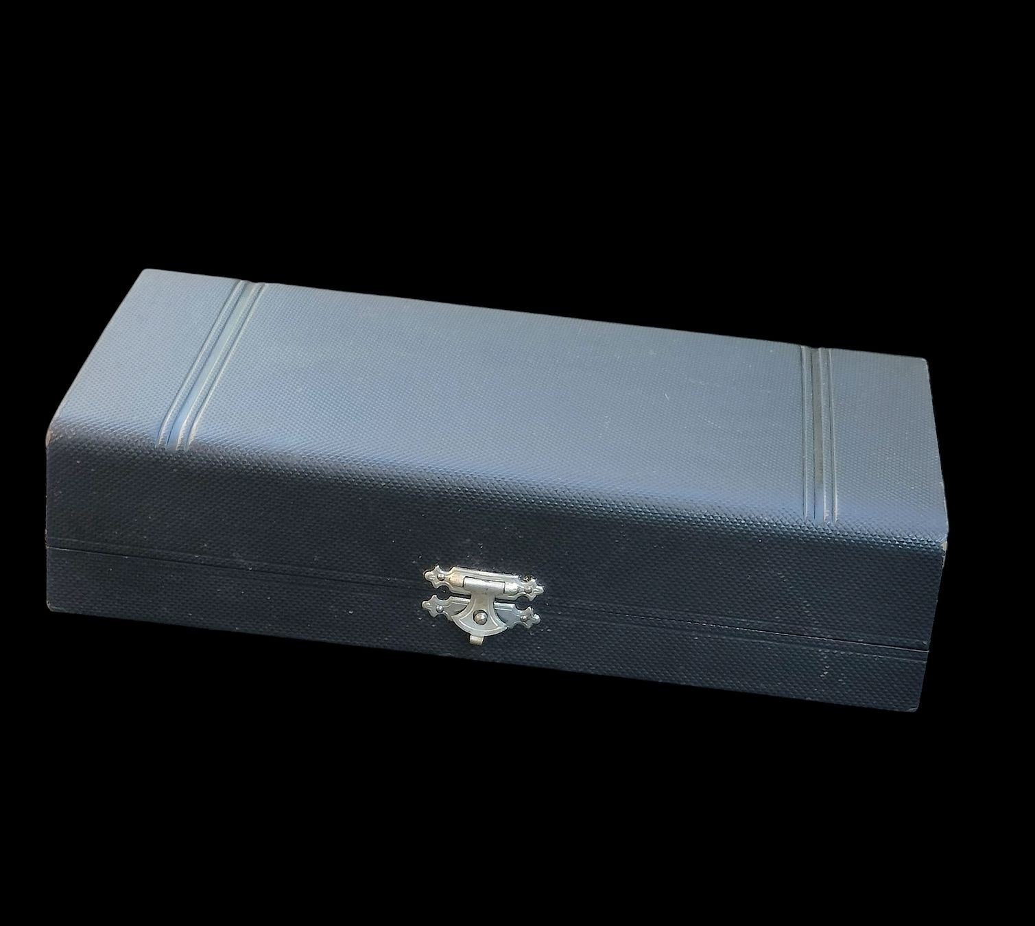 Schmuckkästen: Antike Ringbox Schmuckbox Koffer Schwarz mit Bordeaux Seide – Gebraucht aus schwyz von larry91sz 5