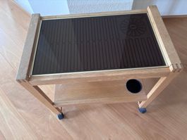 Serviermöbel mit Wärmeplatten