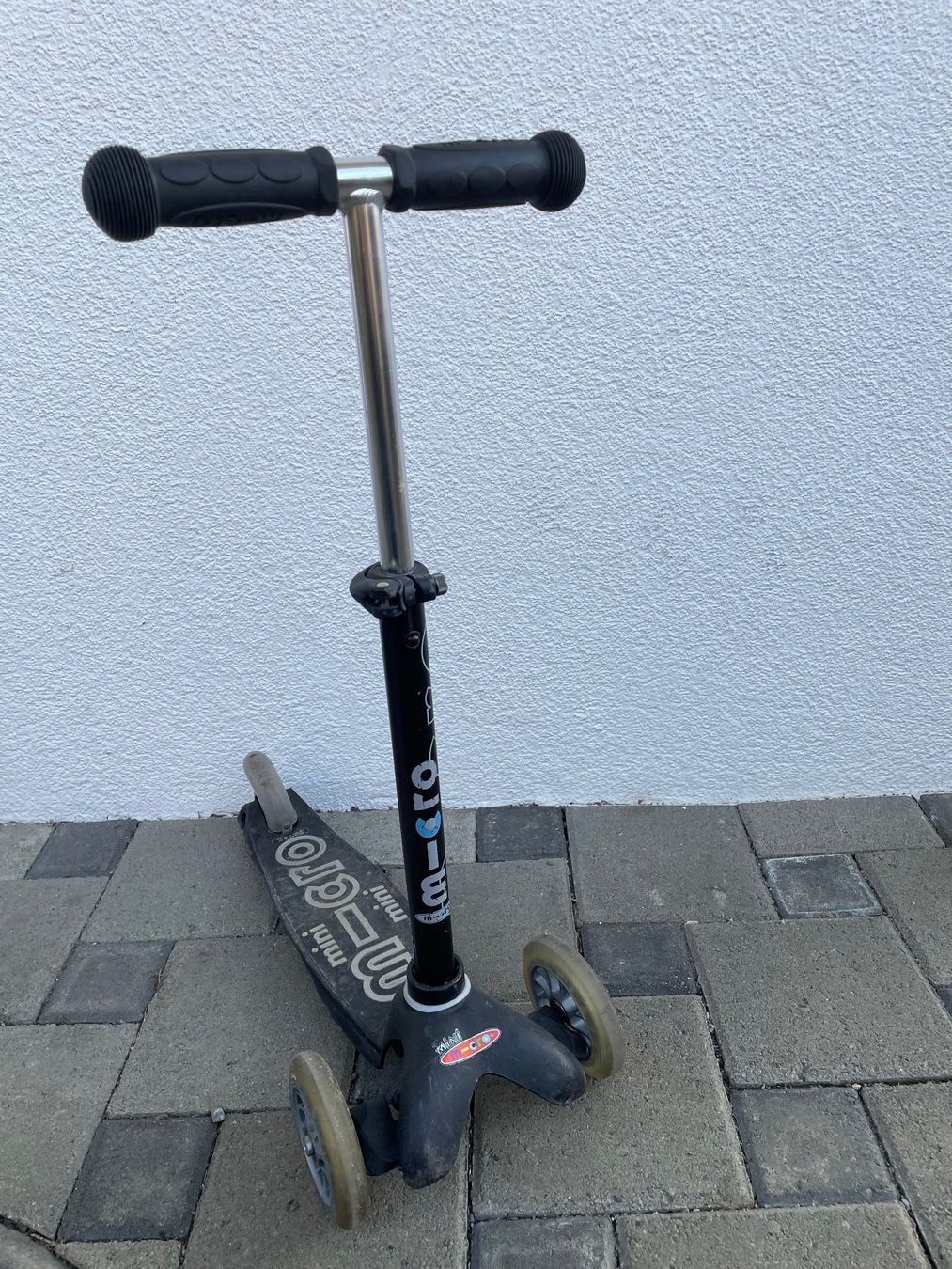 Micro Kickboard: Scooter Micro mini in schwarz – Usato da Arbon venduto da vb4all