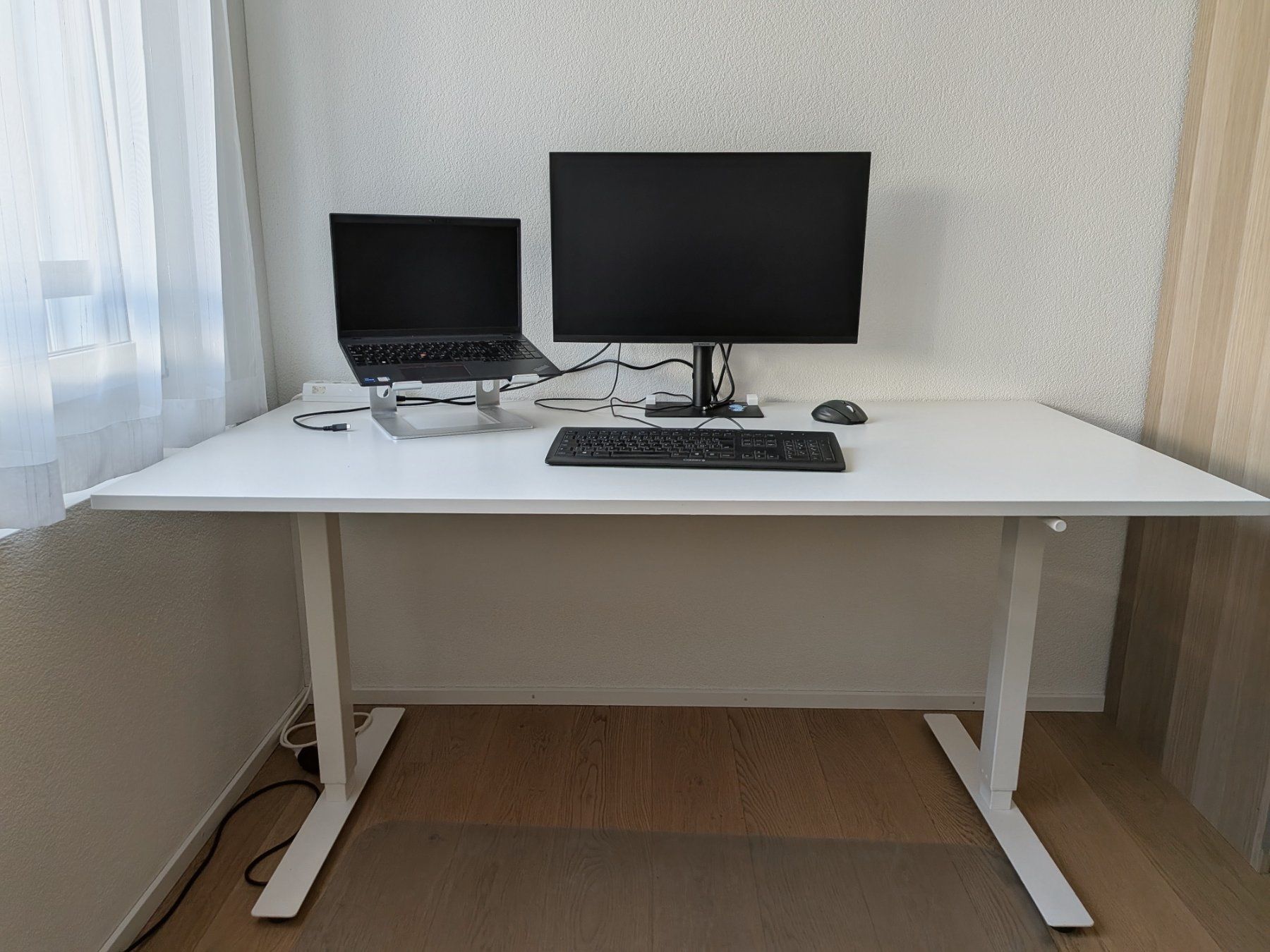 Ikea Scrivanie: Schreibtisch sitz/steh 160 cm x 80 cm – Usato da Stallikon venduto da anbaran