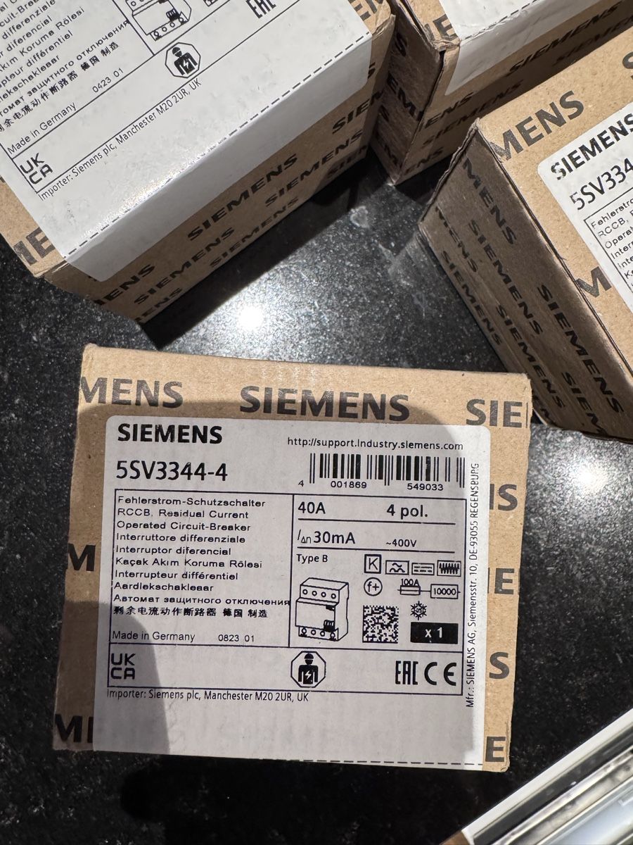 Siemens Interruttori: Fehlerstromschutzschalter Typ B – Nuovo e nell'imballaggio originale da Suhr venduto da osm_ynd8 1