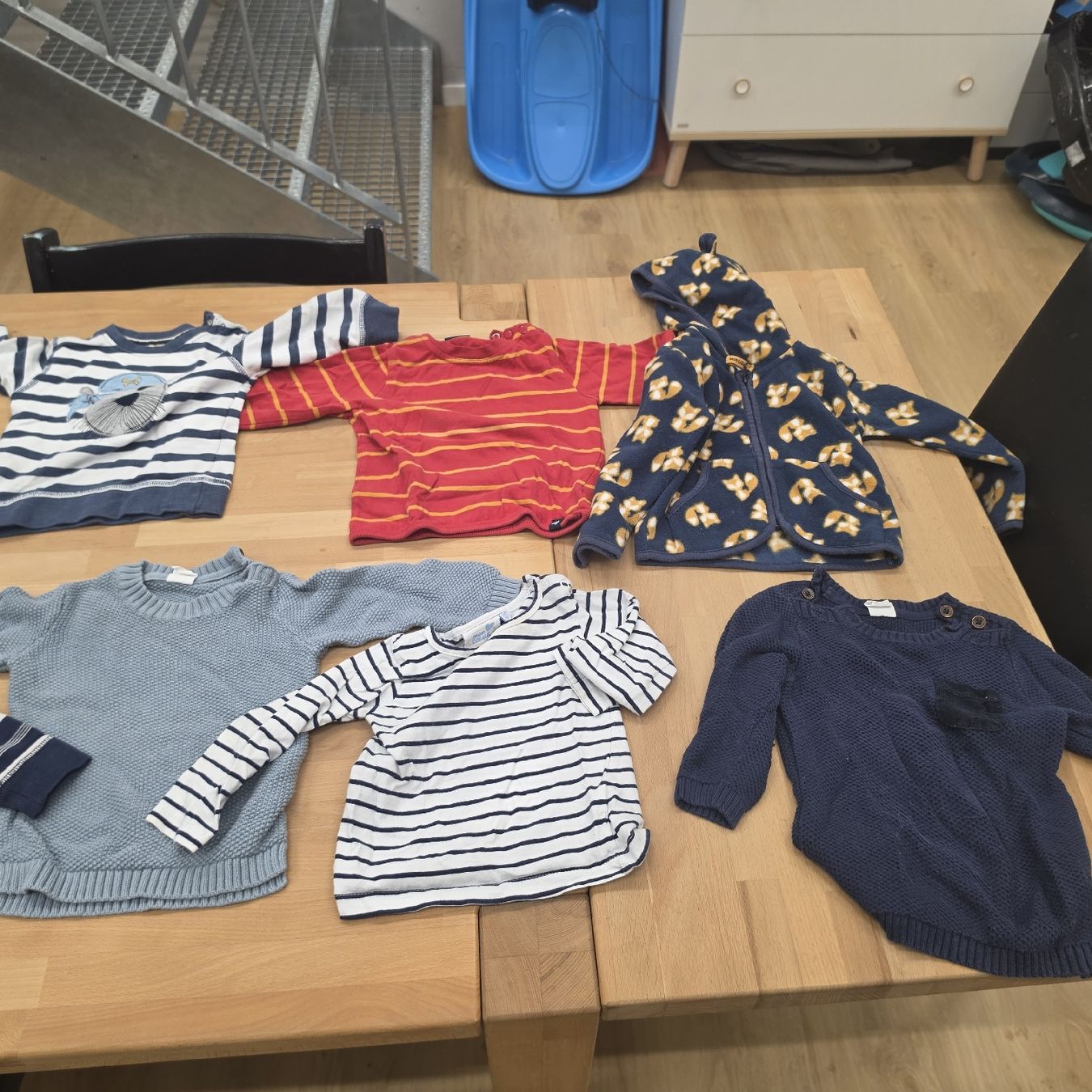 Ensembles coordonnés: Kinderkleider-Paket Gr. 80 – Hosen, Pullover & Shirts – D'occasion à St. Gallen par baenziger27