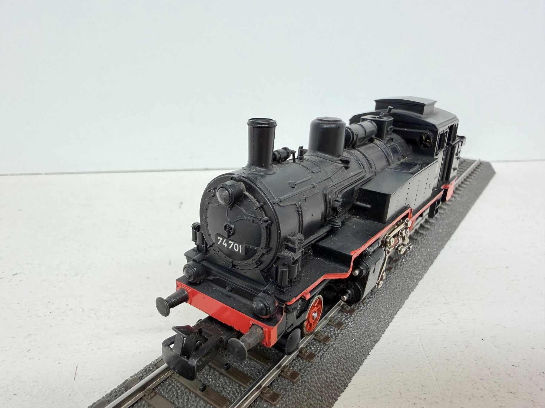 Märklin Modelleisenbahnen: 3095 Tenderlokomotive BR 74 der DB – Gebraucht aus Büsserach von ModellbahnDepot 4