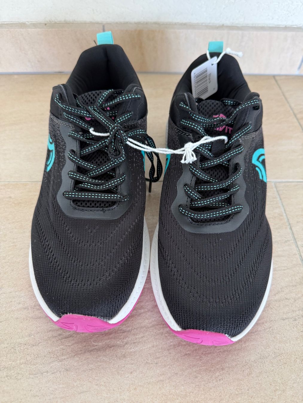 Scarpe da donna: Baskets femme Crivit noir, p.41 – Nuovo (secondo la descrizione) da St-Gingolph venduto da GoldenKeys