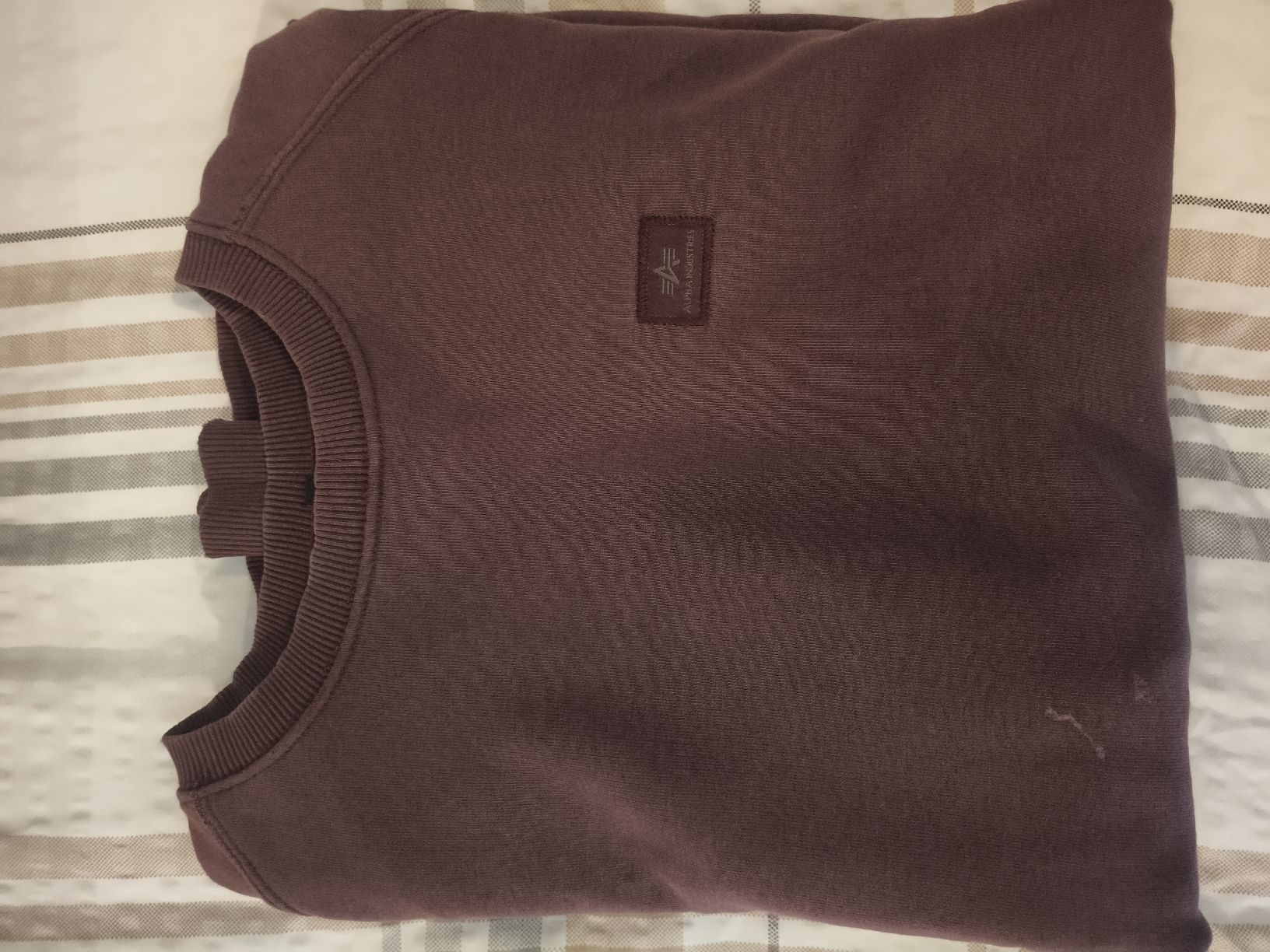 Alpha Industries Pullover & Sweatshirts: Alpha Industries, pull bordeaux, taille M,  – Gebraucht aus Romanel-sur-Lausanne von holachica