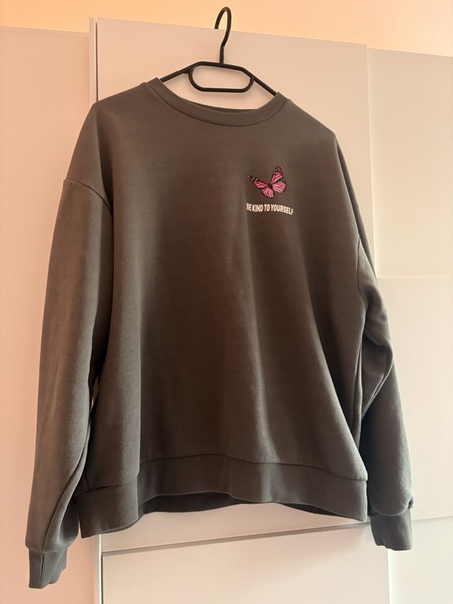Maglioni & Felpe: Schöner Pullover mit Schmetterlingen in S – Usato da Aarwangen venduto da emelie.1101 1