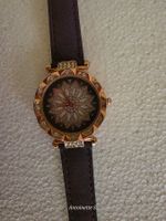 QUARZ Damen Uhr mit Strasssteinen und Sternenhimmel