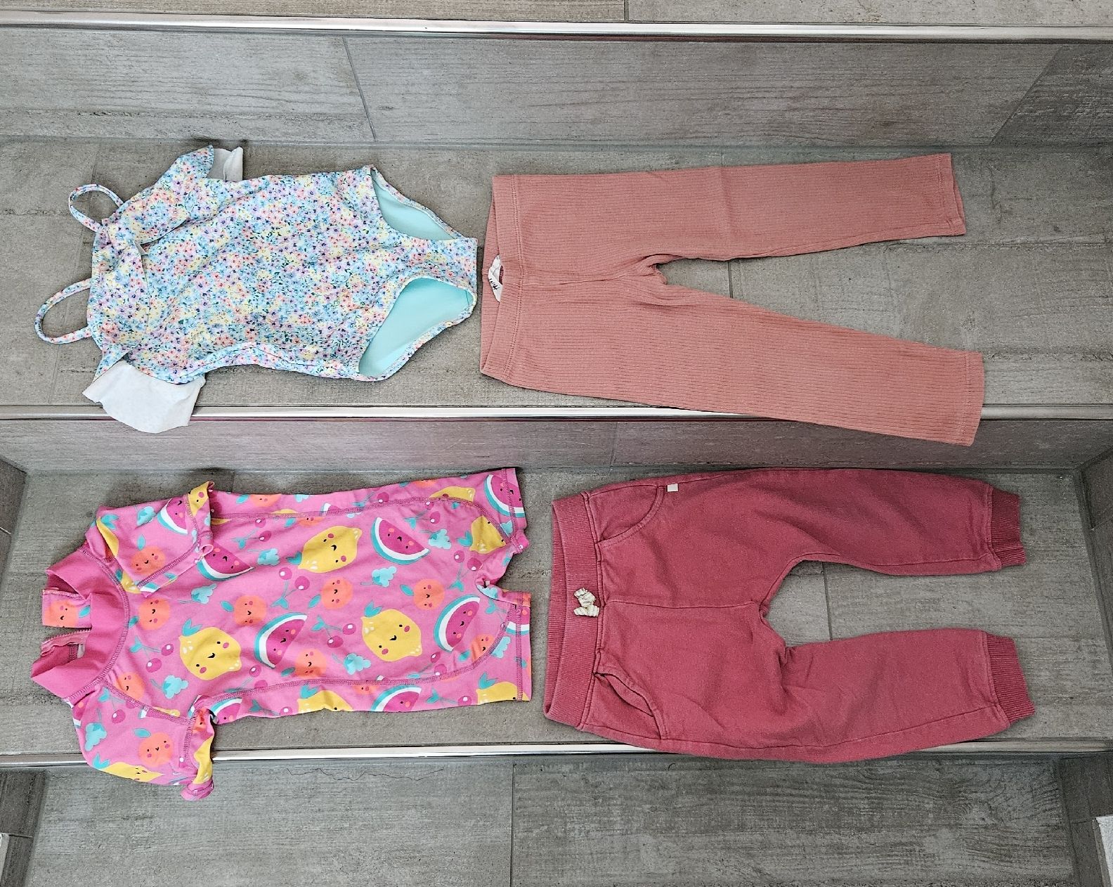 Lotti & Set di vestiti: Maxi Kleiderpaket Mädchen Gr.86-92 – Usato da Balgach venduto da Floeru84 4