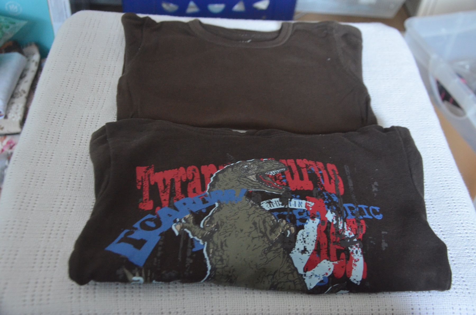 Pullover & Sweatshirts: TAILLE 98-104 - 2 STUCK SWEATSHIRT – Gebraucht aus Chiasso von Dolly015