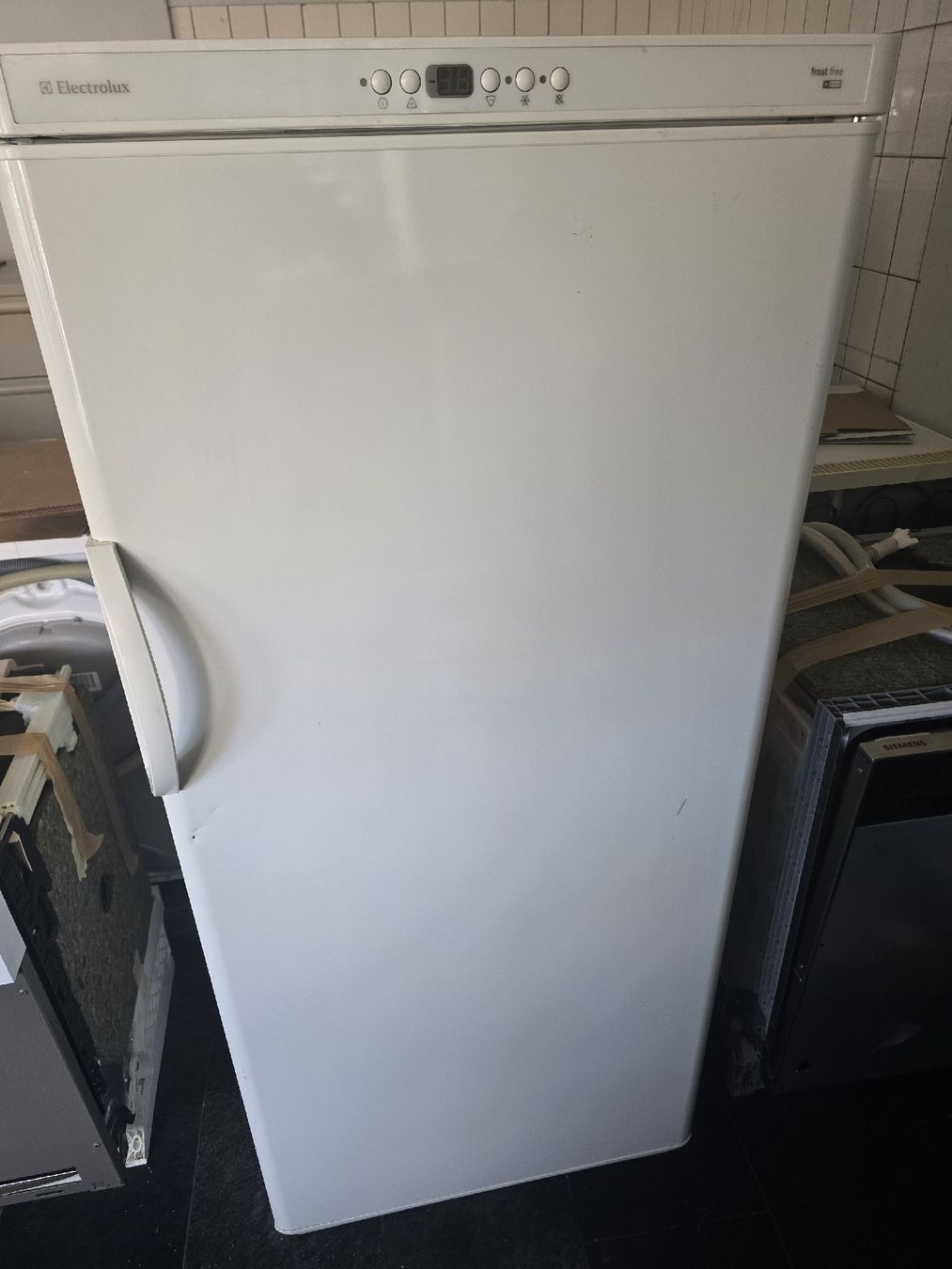 Electrolux Congelatori: Gefrierschrank Electrolux mit 5 Schubladen   – Usato da Oberburg venduto da B-2