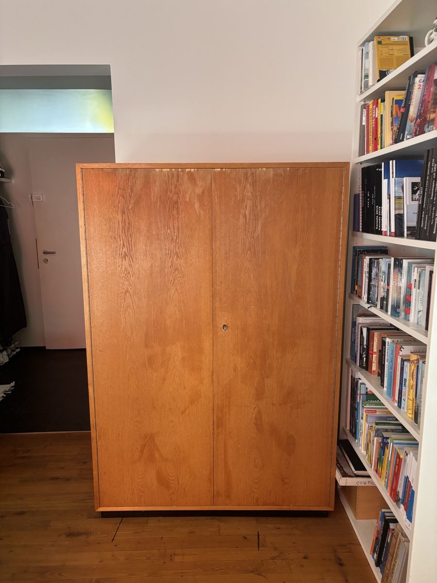 Schränke: Holz Kleiderschrank – Gebraucht aus Zürich von Niklaus97