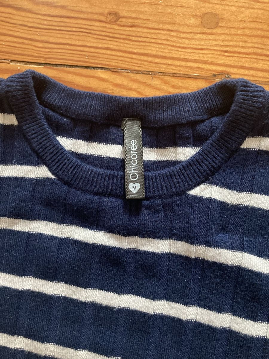 T-shirt: Chicoree Strickshirt, blau-weiss gestreift, Grösse M – Usato da Allschwil venduto da Robot3 1