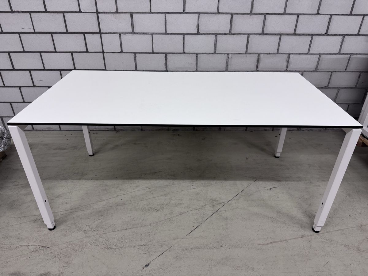 Scrivanie: Weisser Fundermax Tisch, 160x80cm – Usato da Bern venduto da samryan