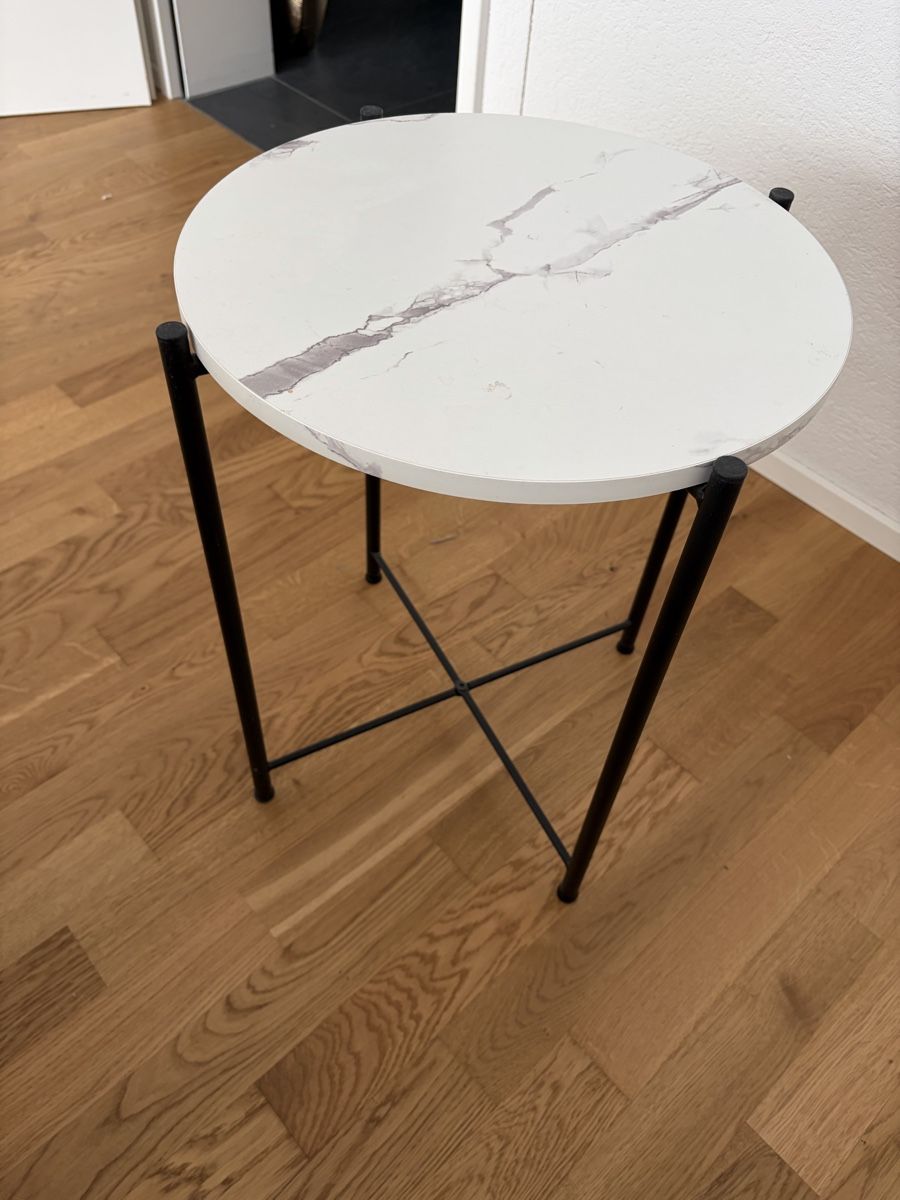 Tavoli: Beistelltisch weiss Marmoreffekt – Usato da Frauenkappelen venduto da SSCN01 1