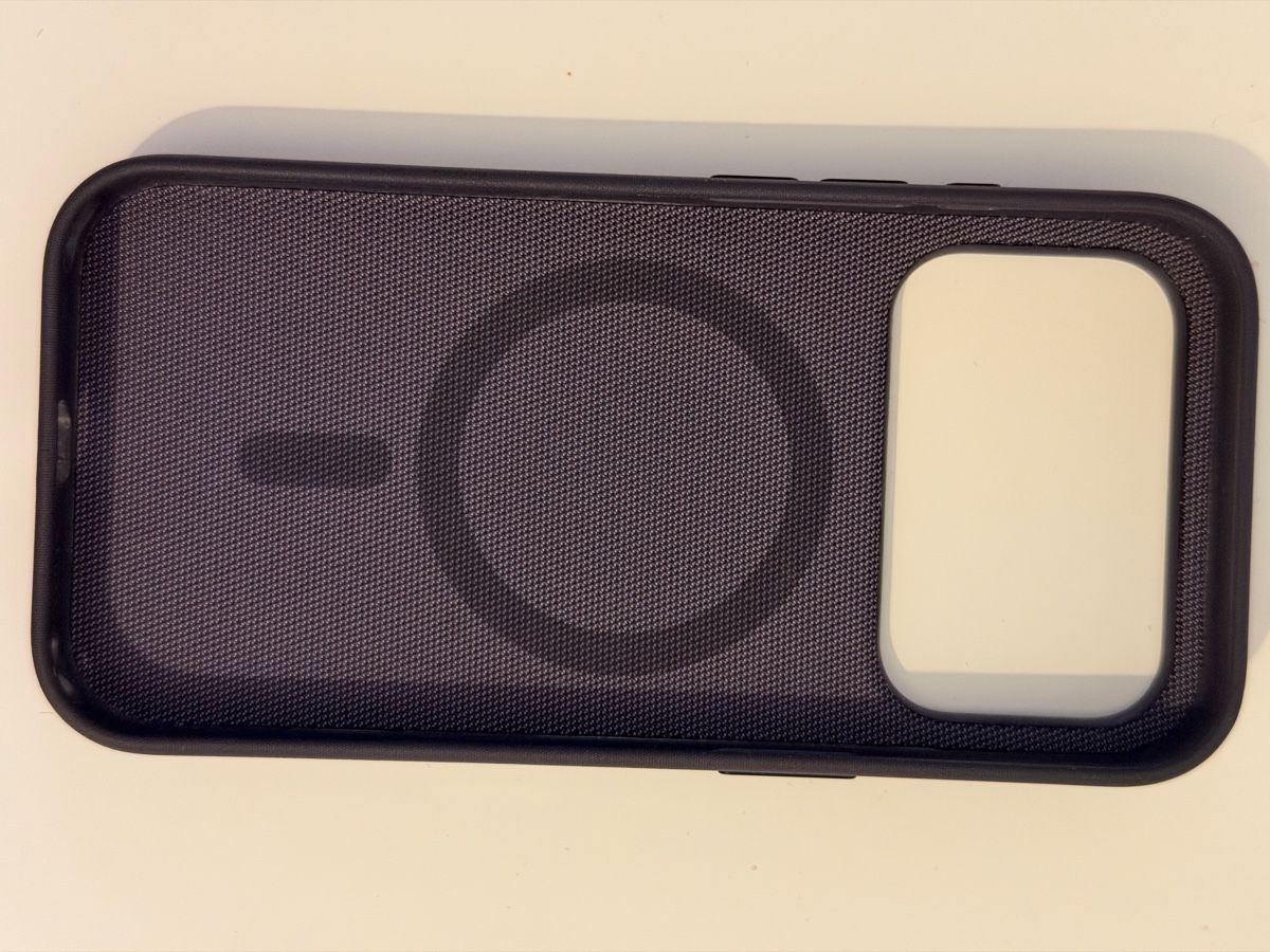 Apple Coques & Protection écran: iPhone 17 Pro Cover-Violet, Original Apple! Great condition! – Neuf (Voir description) à Dietikon par Vintage-lover17 1