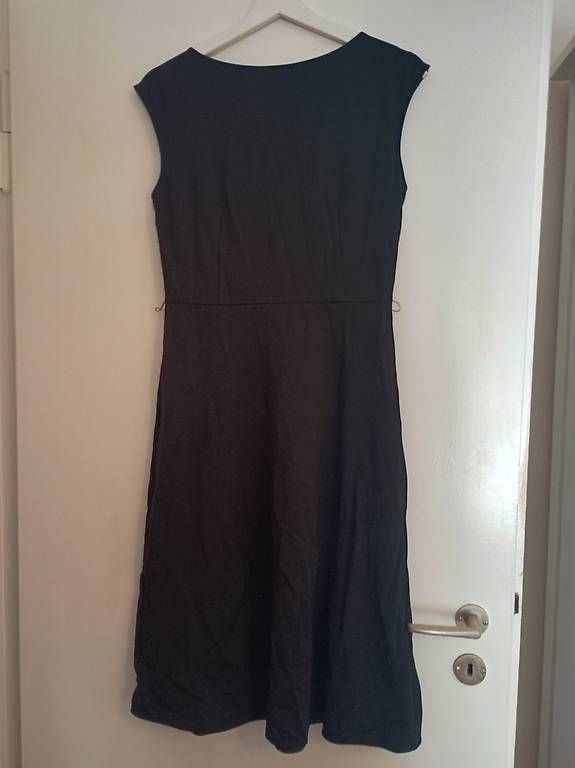 Uniqlo Kleider: Ärmelloses Kleid von Uniqlo – Gebraucht aus Zürich von Melianea