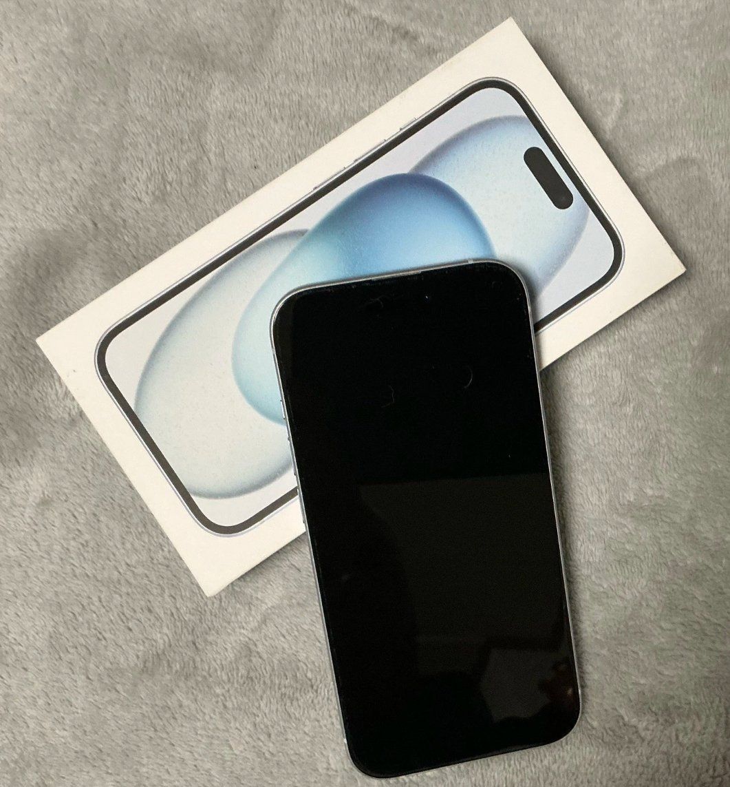 Apple Handys / Smartphones: iPhone 15 (256GB) Akku 93% – Gebraucht aus Luzern von Waince786 2