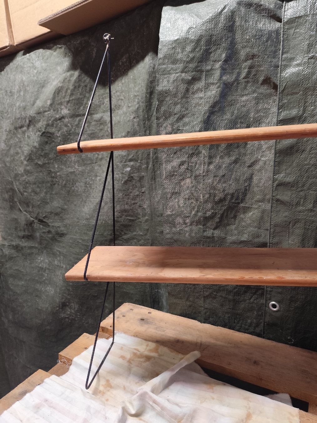 Scaffali: Stringwandregal Holz mit Metallhalterung gebraucht – Usato da Büsserach venduto da Vintage-vins 2