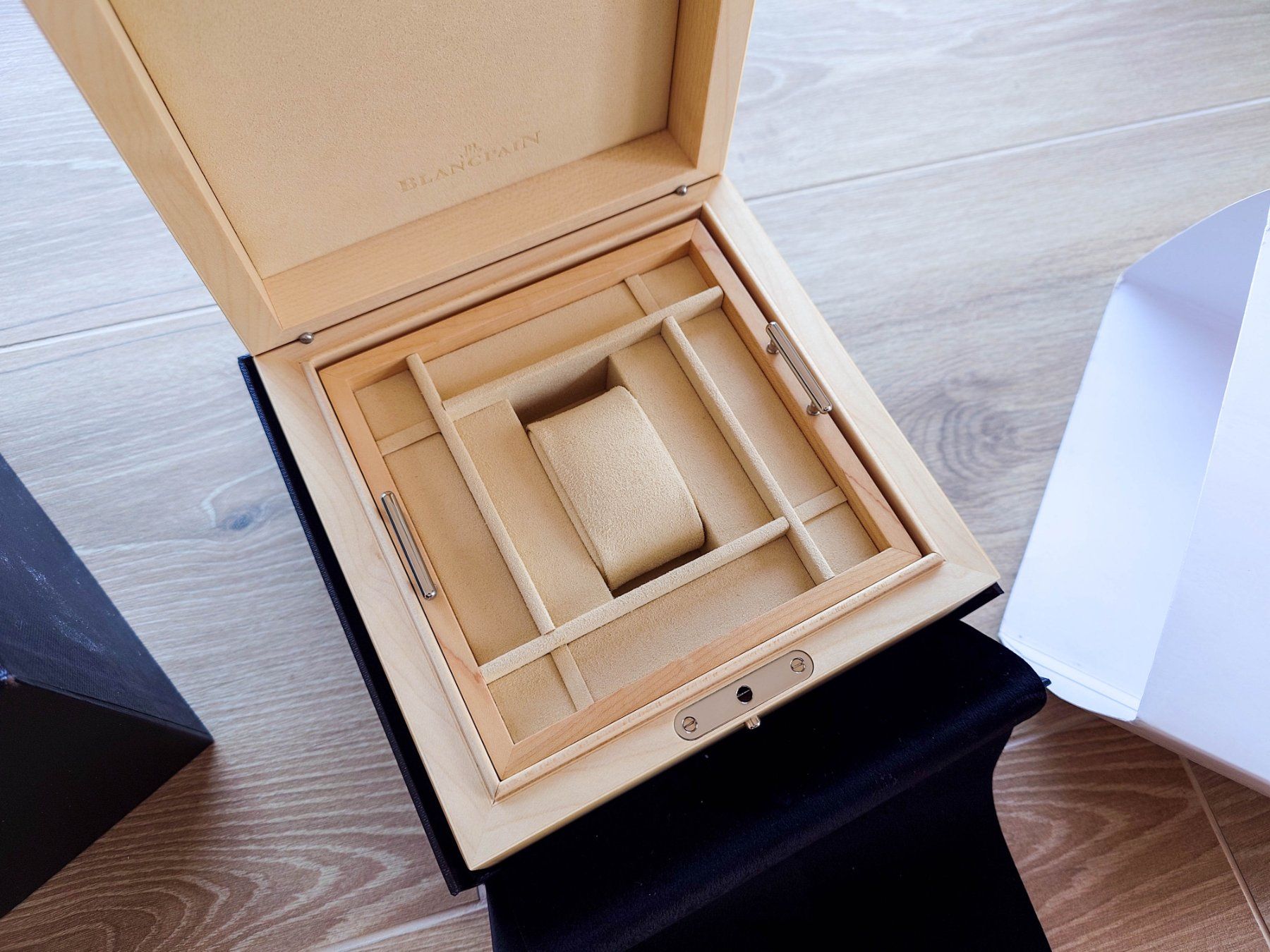 Blancpain Scatole porta orologi: Blancpain wooden box NEW – Nuovo (secondo la descrizione) da Epalinges venduto da bracelet123 4