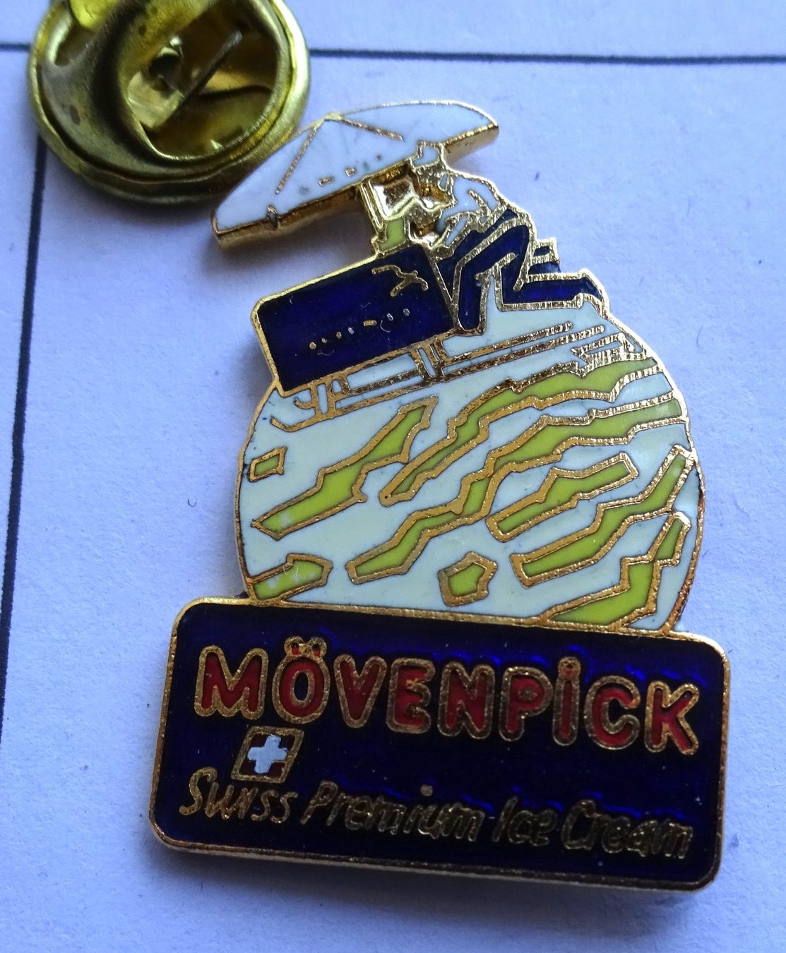 Placchette & Badge: Pin Mövenpick Ice Crem Vanill – Usato da Utzenstorf venduto da BUtter81