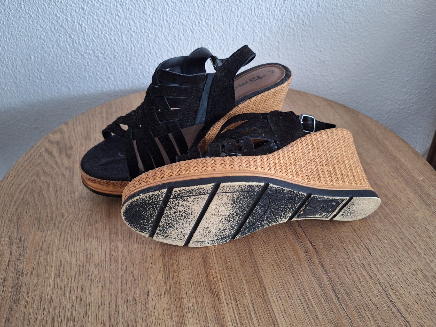 Tamaris Scarpe da donna: Sandali Tamaris con plateau black – Usato da Biasca venduto da dan_5sfp 1