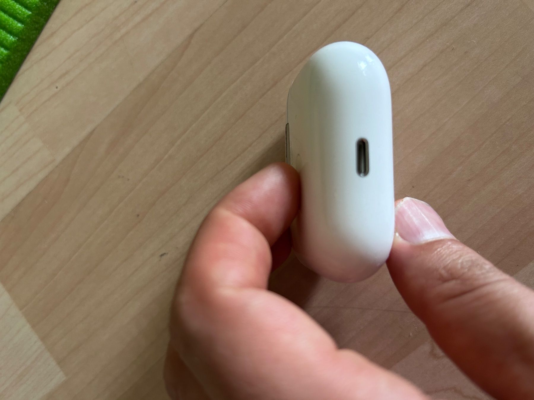 Cuffie: APPLE AirPods Pro 1 Charging Case – Usato da Zürich venduto da rah_xnr8 1