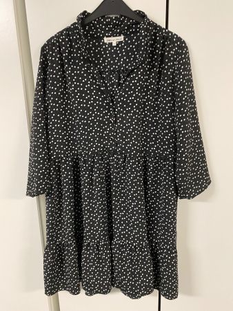 Schwarzes Kleid Vollantkleid mit weissen Herzen in Gr.L