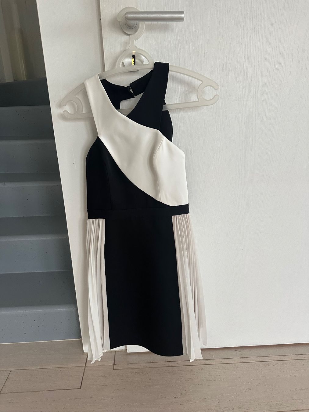 Vestiti: BCBG MAXAZRIA dress – Nuovo e nell'imballaggio originale da Wollerau venduto da bod_25yw