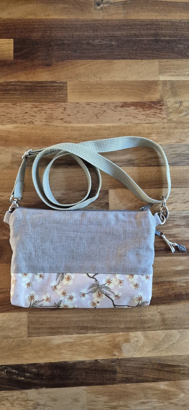 Taschen für Damen: Umhängetasche – Gebraucht aus Wuppenau von Suenneli10 1