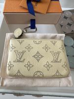 Louis Vuitton porte cles mahina leather