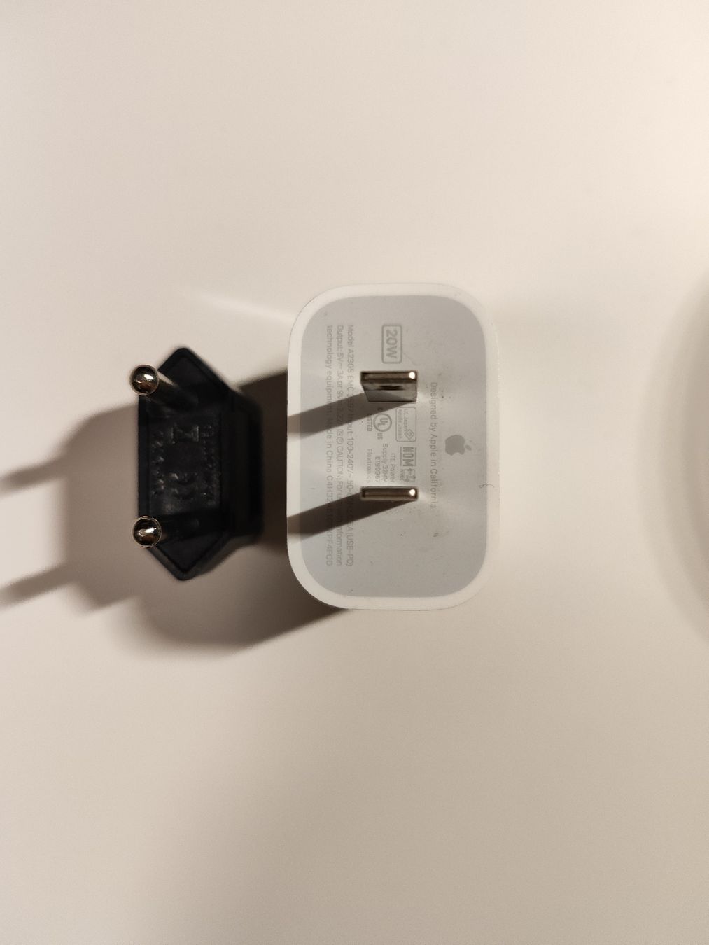 Apple Caricabatterie: original Apple 20W USB-C Power Adapter mit CH Reiseadapter  – Nuovo (secondo la descrizione) da Mülligen venduto da vagos85