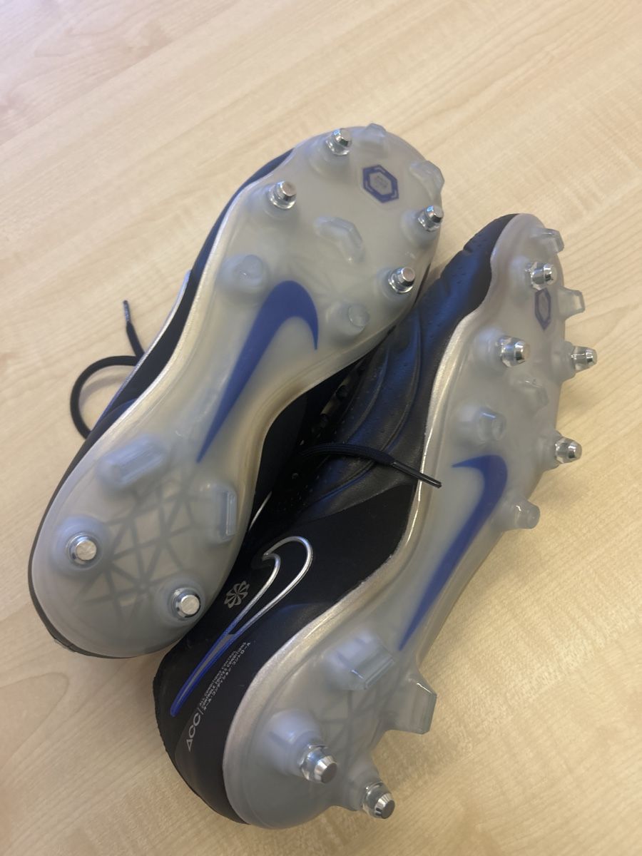 Nike Herrenschuhe: Nike crampon taille 45 jamais utilisé  – Neu und originalverpackt aus Martigny von lau_8rgd 1