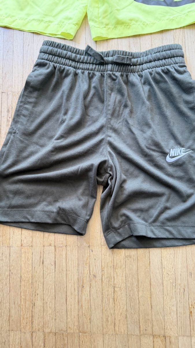 Diesel Lotti di vestiti: Lots de 3 Shorts - Diesel taille 10 ans – Usato da Meyrin venduto da Pretty2000 3