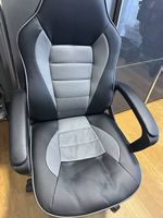 Bequemer Büro-Stuhl mit Leder-Optik