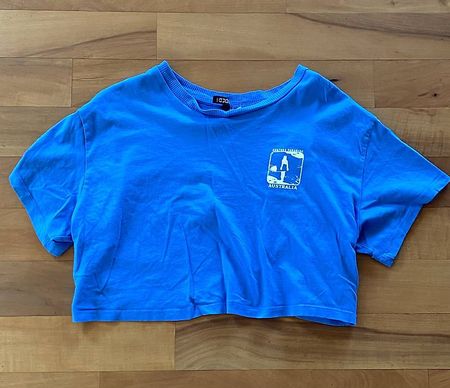 Hellblaues T-Shirt