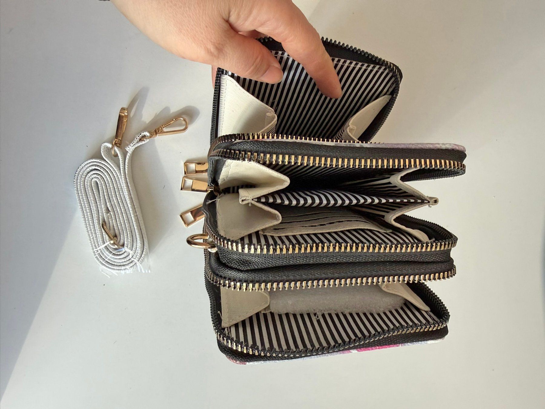 Borse da donna: Handytasche mit Portemonnaie / Farbe Schwarz – Nuovo e nell'imballaggio originale da Eschenbach SG venduto da Sums 4