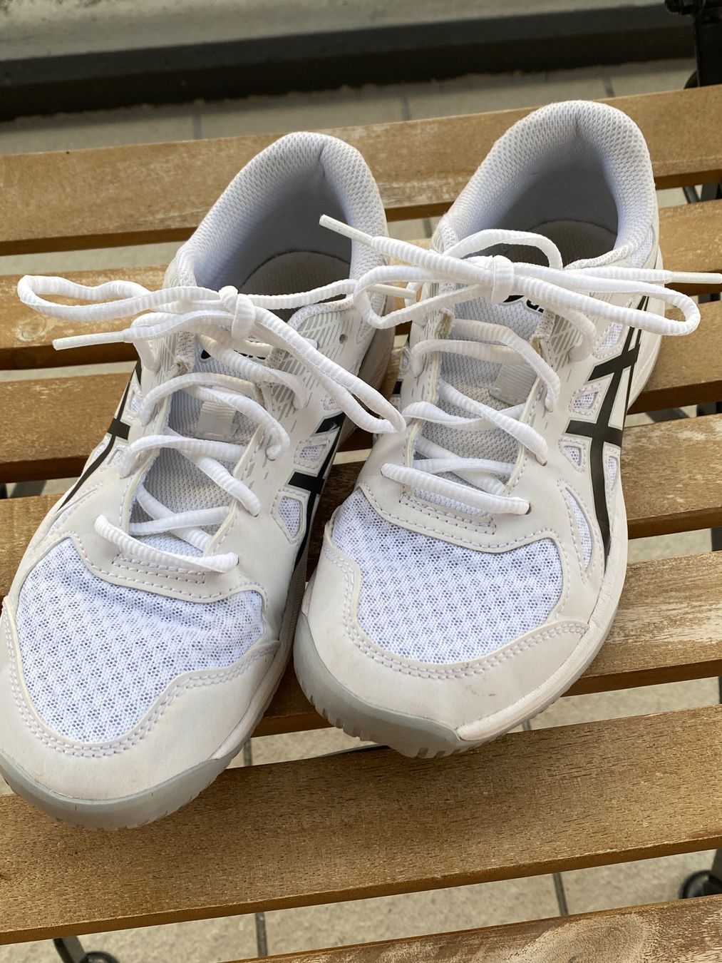 Asics Damenschuhe: ASICS Hallenturnschuh Gr. 37 – Gebraucht aus Schwarzenbach SG von roto06