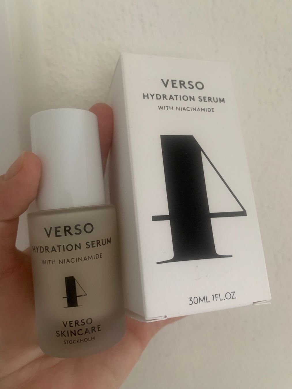 Cura del viso: VERSO HYDRATION SERUM 30ML Ladenpreis CHF99.00 Neu – Nuovo e nell'imballaggio originale da Zürich venduto da deruja